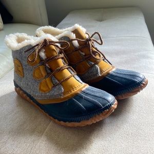 Sorel winter booties size 6 1/2 US